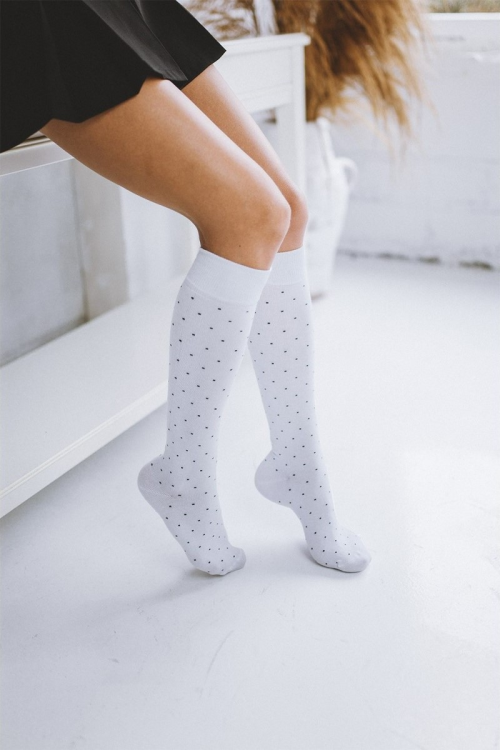Podkolanówki Milena  w kropeczki  0248.005