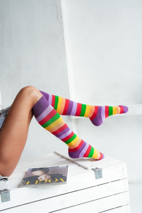 Podkolanówki Milena  w Tęczowe Paski  0248.007