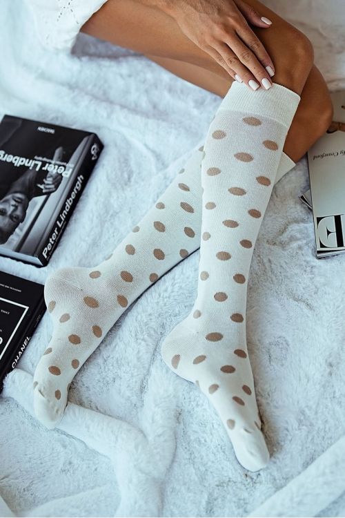 Podkolanówki Milena  w kropki   0248.010